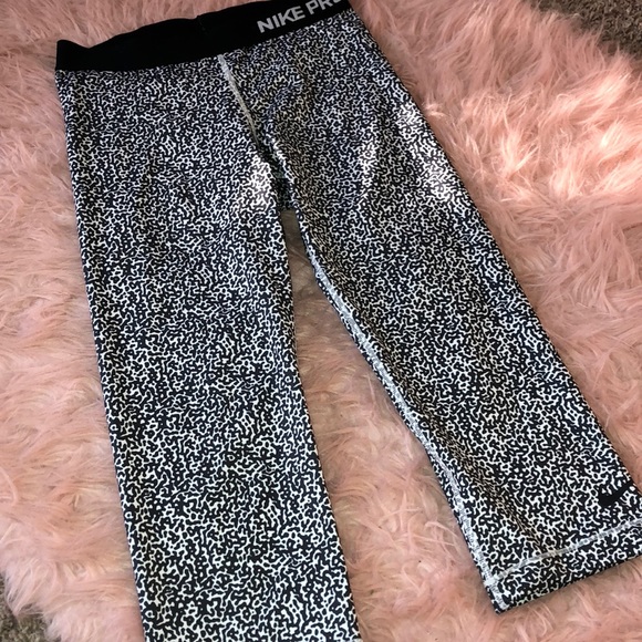 Nike Pants - Patterned Nike Pro DriFit Capri Leggings